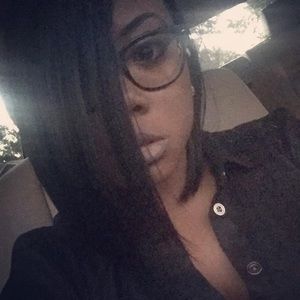 Meet your Posher, Ebony